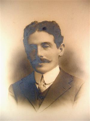 cc01018 Man's face.jpg; cc01018; Unknown man; Photograph